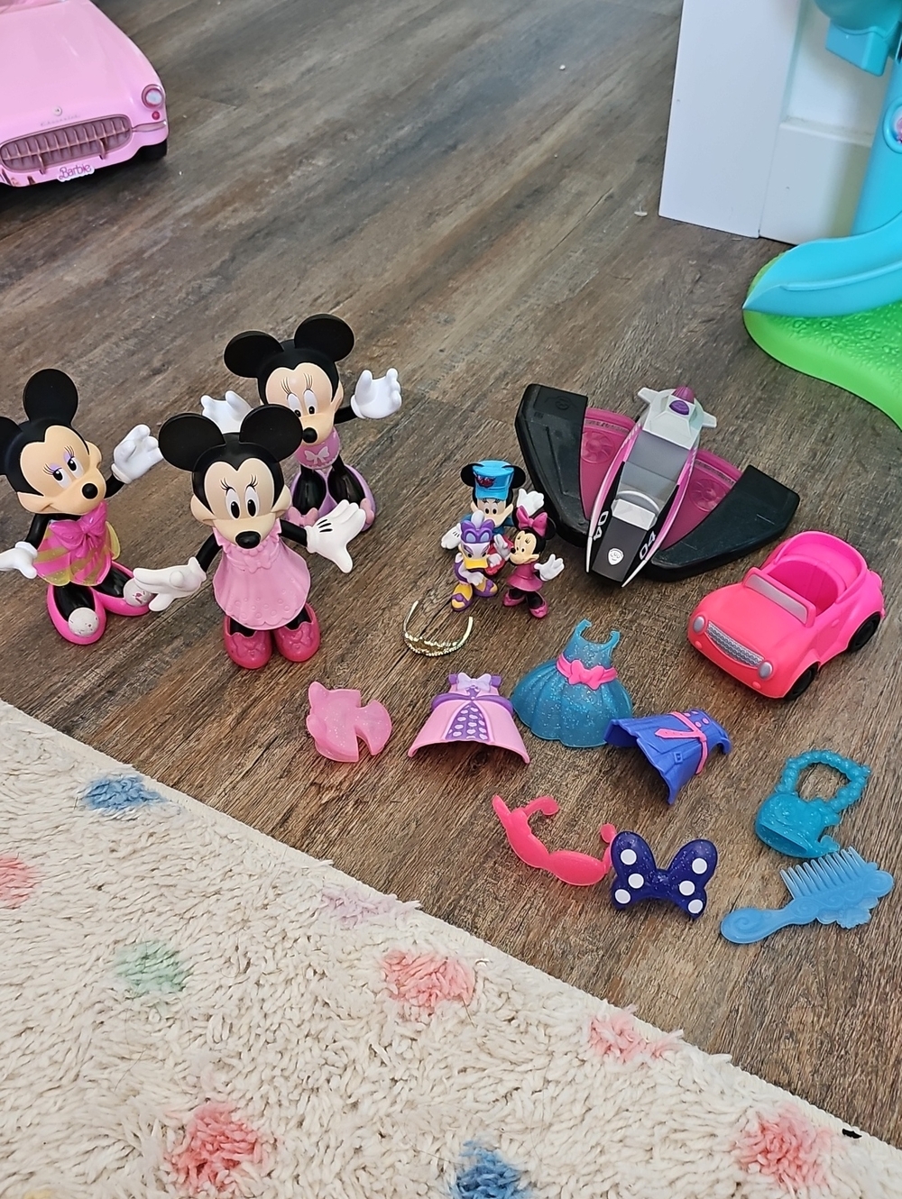 Disney Minnie & Friends Dress-Up Playset with Pink Car and Accessories